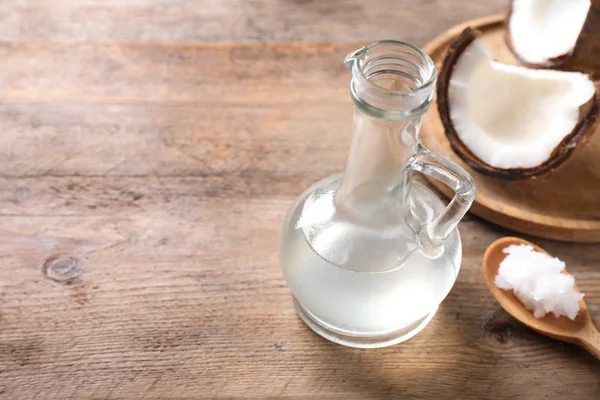 Aceite Coco Sobre Mesa Madera Espacio Para Texto — Foto de Stock