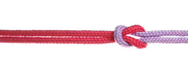 Renkli Ipler Birbirine Bağlanmış Beyaz Düğümlerle Izole Edilmiş Birlik Kavramı — Stok fotoğraf