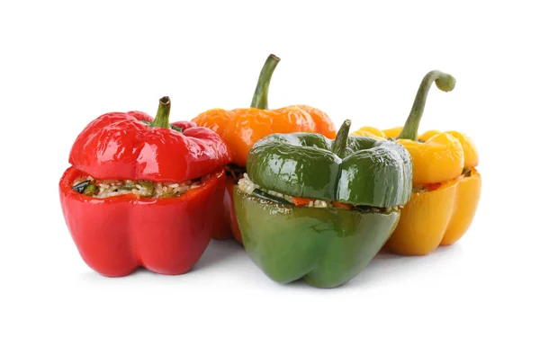 Lekker gevulde paprika 's geïsoleerd op wit — Stockfoto