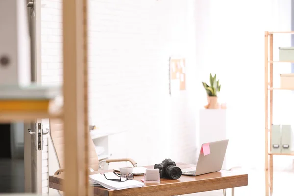 Modern Journalist Workplace Laptop Office — Stock Photo, Image