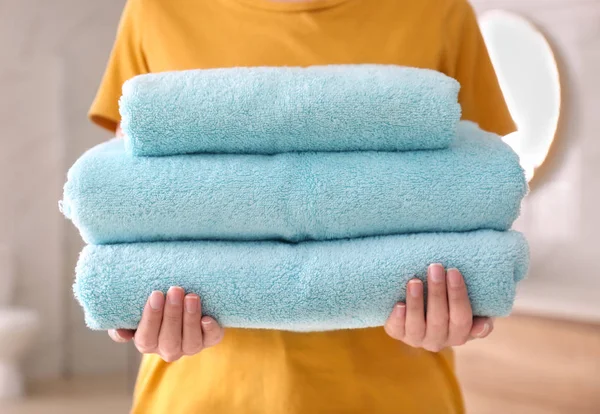 Woman Holding Stack Fresh Towels Indoors Closeup — Stock Photo, Image