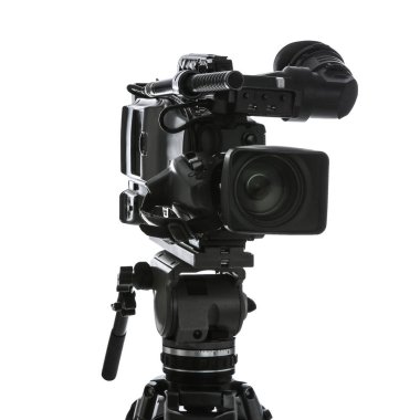 Modern profesyonel video kamera beyaza izole edildi