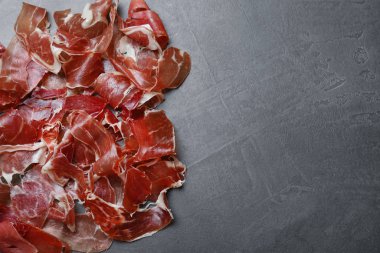 Lezzetli prosciutto gri masada, düz yerde. Metin için boşluk