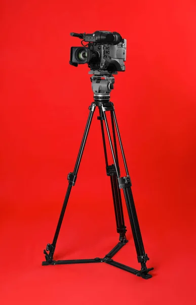Modern Professional Video Camera Red Background — Stock Photo, Image