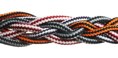 Beyazda izole edilmiş renkli ipler. Birlik kavramı