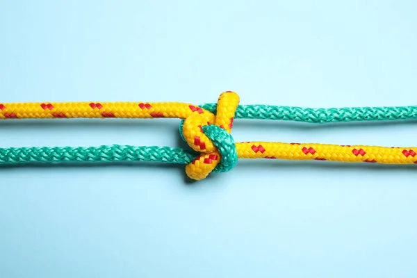 Colorful Ropes Knot Light Blue Background Top View Unity Concept — Stock Photo, Image