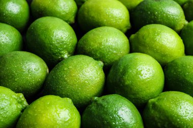 Arka plan olarak taze sulu limonlar, yakın plan