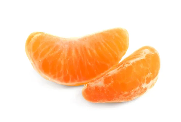 Fresh juicy tangerine segments isolated on white — Stock Photo, Image