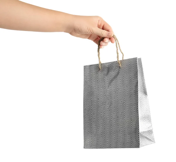 Mulher segurando saco de compras de papel de prata no fundo branco, clo — Fotografia de Stock
