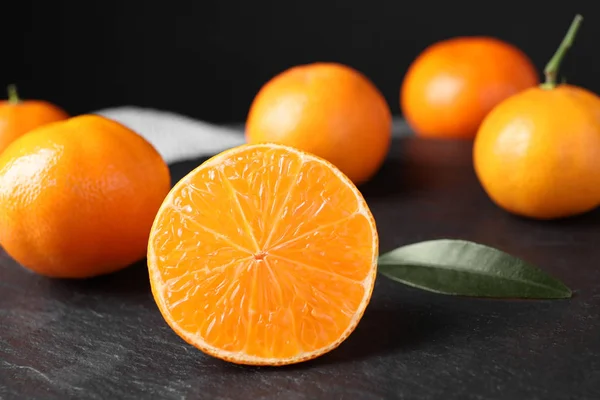 Čerstvé Zralé Šťavnaté Mandarinky Břidlici — Stock fotografie