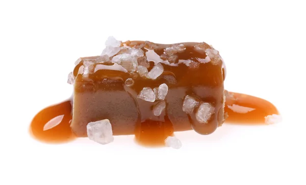 Délicieux Caramel Salé Avec Sauce Sur Fond Blanc — Photo