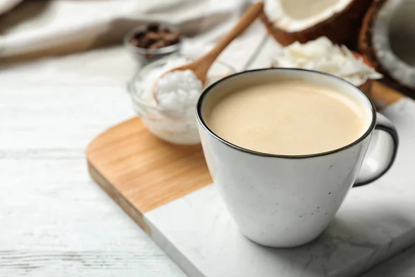 Köstlicher Kaffee Mit Bio Kokosöl Auf Weißem Holztisch — Stockfoto