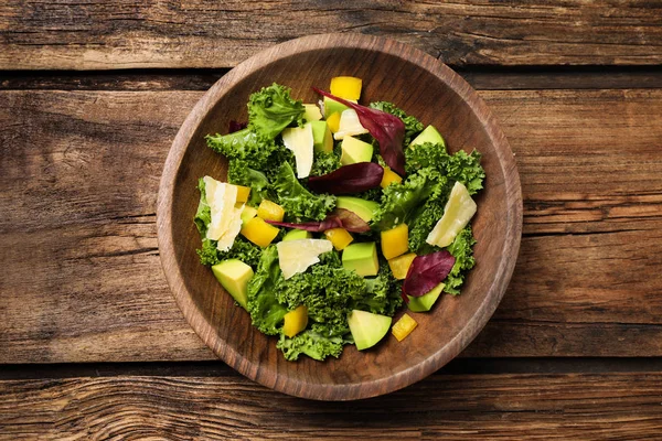 Köstlicher Grünkohlsalat Auf Holztisch Serviert Blick Von Oben — Stockfoto