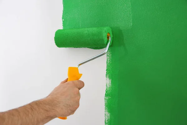 Man Painting White Wall Green Dye Closeup Interior Renovation — 스톡 사진