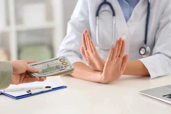 Doctor rejecting bribe in clinic, closeup. Corrupted medicine — 스톡 사진