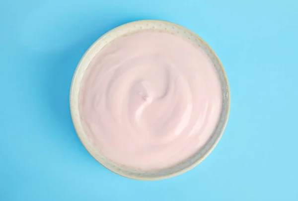 Lekkere Biologische Yoghurt Lichtblauwe Achtergrond Bovenaanzicht — Stockfoto