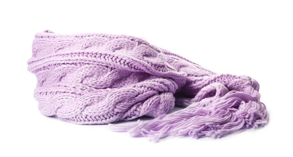 Violet beyaz üzerine izole edilmiş bir eşarp ördü. Sıcak aksesuar — Stok fotoğraf