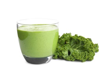 Beyaz üzerine izole edilmiş taze lahana püresi.