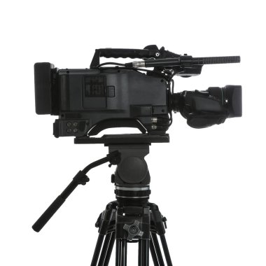 Modern profesyonel video kamera beyaza izole edildi