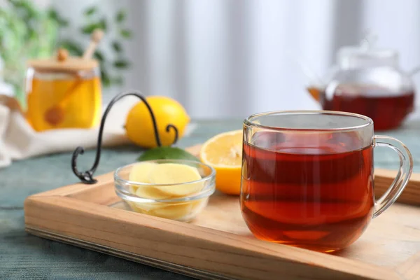 Köstlicher Tee Mit Honig Ingwer Und Zitrone Auf Tablett — Stockfoto