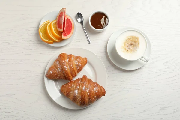 Leckeres Frühstück Auf Weißem Holztisch Serviert Flach Gelegt — Stockfoto