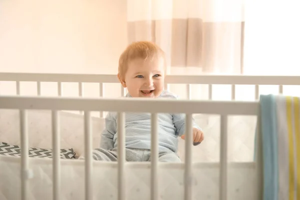 Mignon Petit Bébé Dans Crèche Maison — Photo