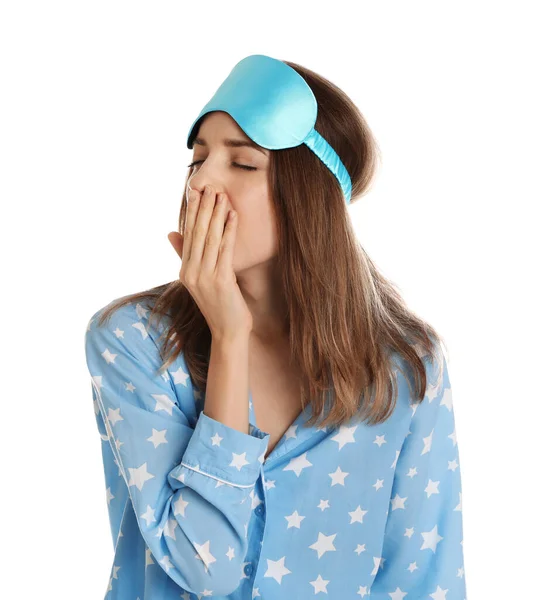 Vacker Kvinna Bär Pyjamas Och Sömn Mask Vit Bakgrund Sängdags — Stockfoto