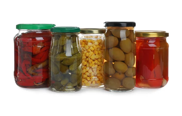 Frascos de vidrio de diferentes verduras en escabeche aisladas en blanco —  Fotos de Stock