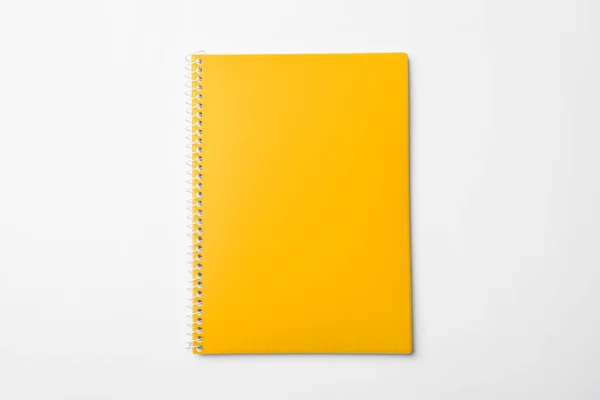 Notebook amarelo elegante isolado em branco, vista superior — Fotografia de Stock