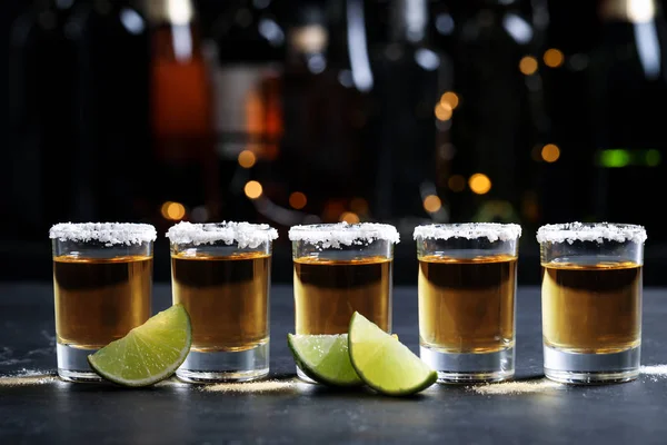 Tequila Messicana Fette Lime Sale Sul Bancone Del Bar — Foto Stock