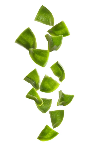 Pimenta verde crua isolada em branco — Fotografia de Stock