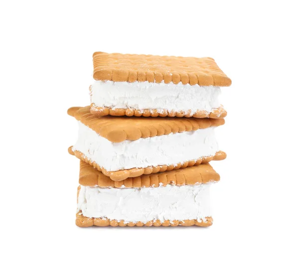 Сладкие вкусные бутерброды с мороженым, изолированные на белом — стоковое фото