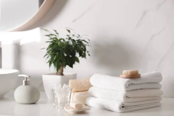 Composition Soap Dispenser Towels White Table Indoors — 스톡 사진