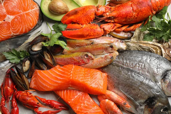 Świeże Ryby Różne Owoce Morza Stole — Zdjęcie stockowe