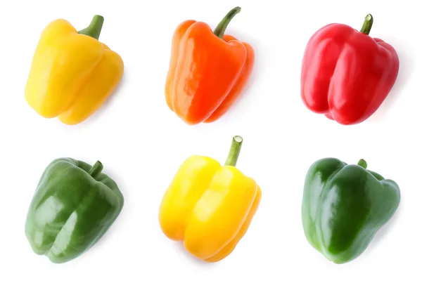 白色背景上的一组不同成熟的甜椒 — 图库照片