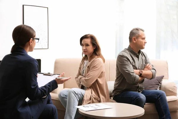 Psychotherapist working with couple in office. Family counsellin — Stock Photo, Image