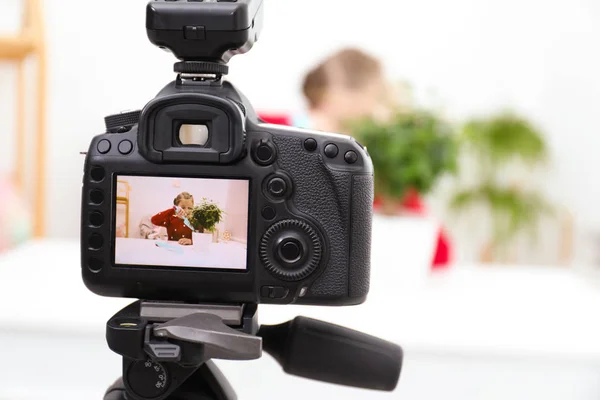 Cute Little Blogger Plant Recording Video Home Focus Camera — Stock Photo, Image