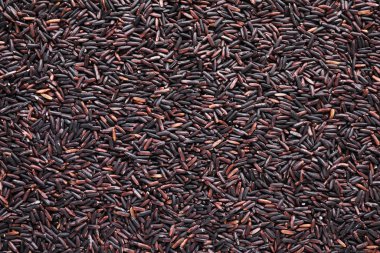 Arka plan olarak pişmemiş organik kahverengi pirinç, üst görünüm