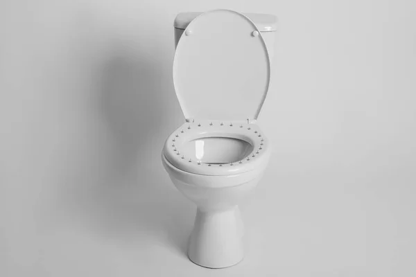 Toiletpot Met Pinnen Witte Achtergrond Hemorroïden Concept — Stockfoto