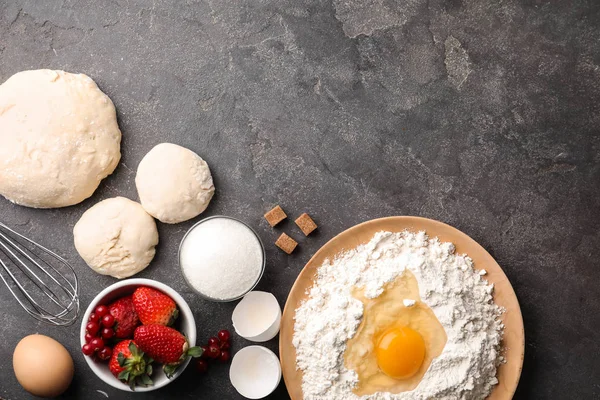 Flat lay composition with dough on grey table, space for text. C — 스톡 사진