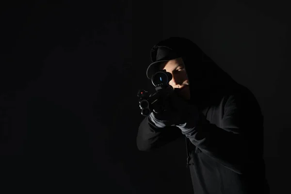 Professional killer with sniper rifle on black background — 스톡 사진