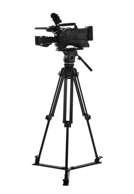 Modern profesyonel video kamera beyaza izole edildi