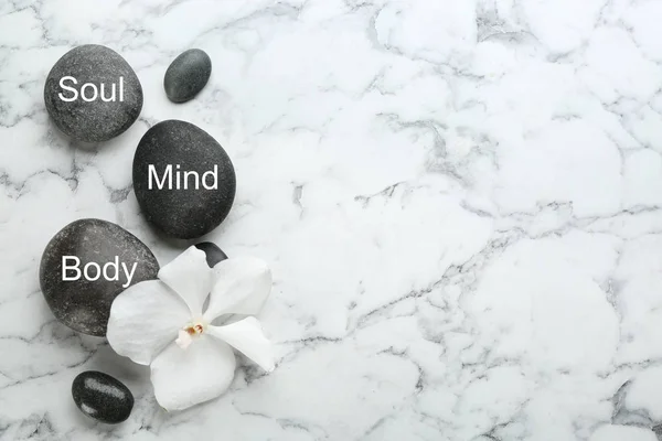 Stones Words Mind Body Soul Marble Background Top View Space — Stock Photo, Image