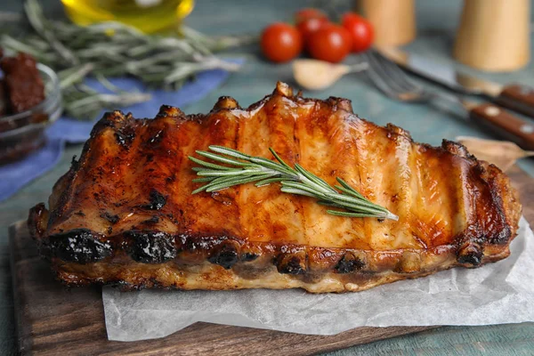 Tasty Grilled Ribs Rosemary Table — 스톡 사진