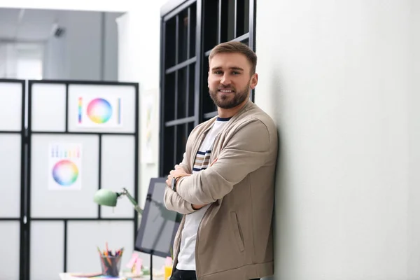 Retrato Del Diseñador Masculino Oficina Profesión Creativa — Foto de Stock