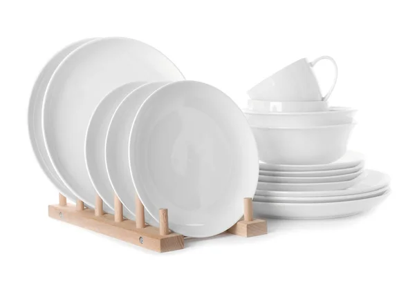 Conjunto de utensílios de mesa limpos isolados em branco — Fotografia de Stock