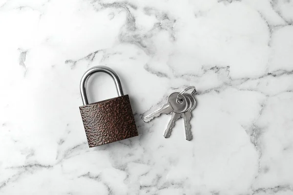 Steel Padlock Keys White Marble Background Top View Safety Concept — 스톡 사진