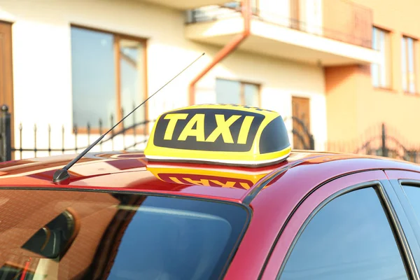 Dachleuchte Mit Worttaxi Auf Auto Freien — Stockfoto