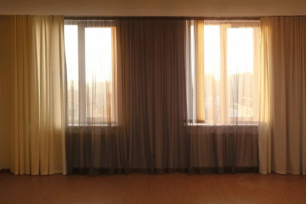 Windows Beautiful Curtains Empty Room — ストック写真