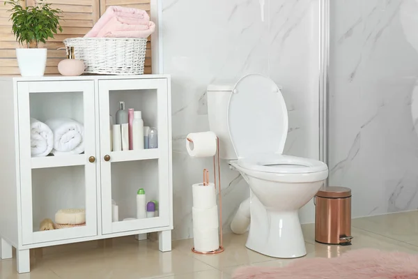 Modern Banyo Içinde Şık Bir Klozet — Stok fotoğraf